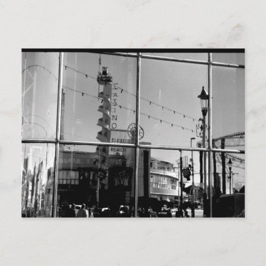 Reflektion Sandcastle-Fenster B/W Postkarte (Vorderseite)