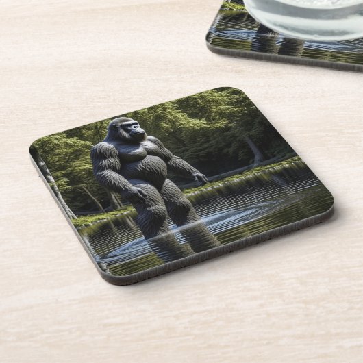 Reflektion von Bigfoot im Wasser Getränkeuntersetzer (Linke Seite)