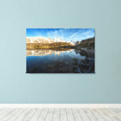 Reflektion von Patagonia Leinwanddruck (Insitu (Holzboden))