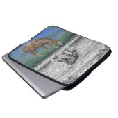 Reflektion von Pferden durch Foallwasser Laptopschutzhülle (Vorne Knopf)