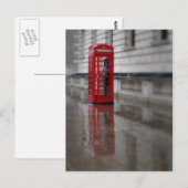 Reflektionen auf einer roten Postkarte (Vorne/Hinten)