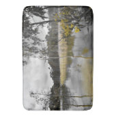 Reflektionen unter grauem Himmel Badematte (Vorderseite Vertikal)