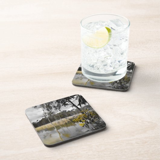 Reflektionen unter grauem Himmel Getränkeuntersetzer (Rechte Seite)