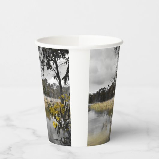 Reflektionen unter grauem Himmel Pappbecher (Links)