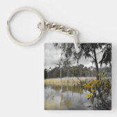 Reflektionen unter grauem Himmel Schlüsselanhänger (Vorderseite)