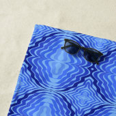 Reflektive blaue Wellen Moderne Kunst des abstrakt Strandtuch (Beispiel)