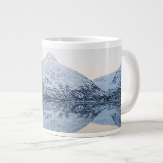 Reflektiver Portage Lake Jumbo-Tasse (Vorderseite Rechts)