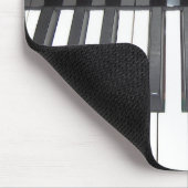 Reflexion der Schwarzweiss-Klavierschlüssel Mousepad (Ecke)