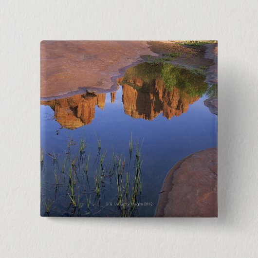 Reflexion des Kathedralen-Felsens, Sedona, Arizona Button (Vorderseite)