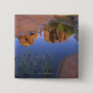 Reflexion des Kathedralen-Felsens, Sedona, Arizona Button