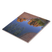 Reflexion des Kathedralen-Felsens, Sedona, Arizona Fliese (Seite)