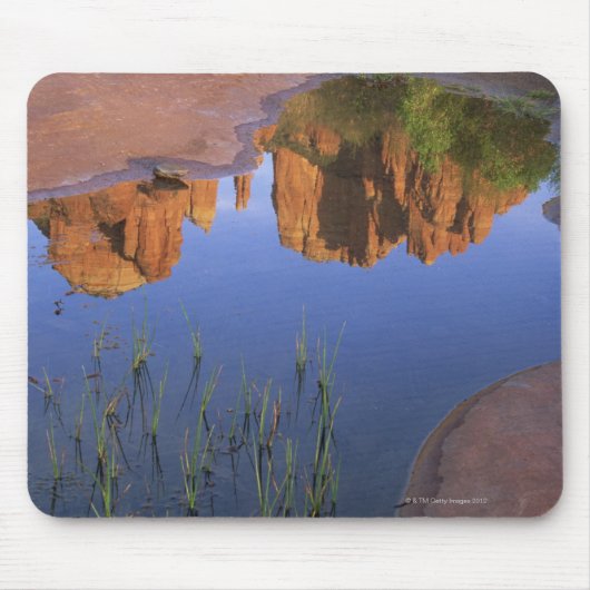 Reflexion des Kathedralen-Felsens, Sedona, Arizona Mousepad (Vorne)