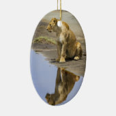 Reflexion einer Löwin-Verzierung Keramik Ornament (Rechts)