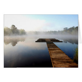 Reflexionen an einem Boots-Dock