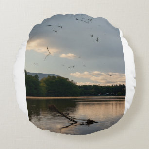 Reflexionen von Morgen: Natur am See Rundes Kissen