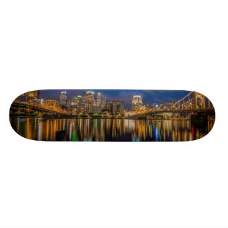 Reflexionen von Pittsburgh Skateboard