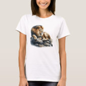 Regal African Lion Ruhen auf einem Felsen - Wasser T-Shirt (Vorderseite)