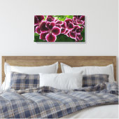 Regal Geranium Flowers Elegant Maroon Floral Lugga Leinwanddruck (Insitu (Schlafzimmer))