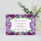 Regal Lila Floral Wedding Unterkunft Begleitkarte (Stehend Vorderseite)