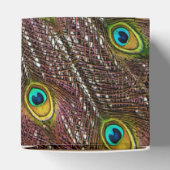 Regal Peacock Bird mit Plumage auf Anzeige Geschenkschachtel (Oben)