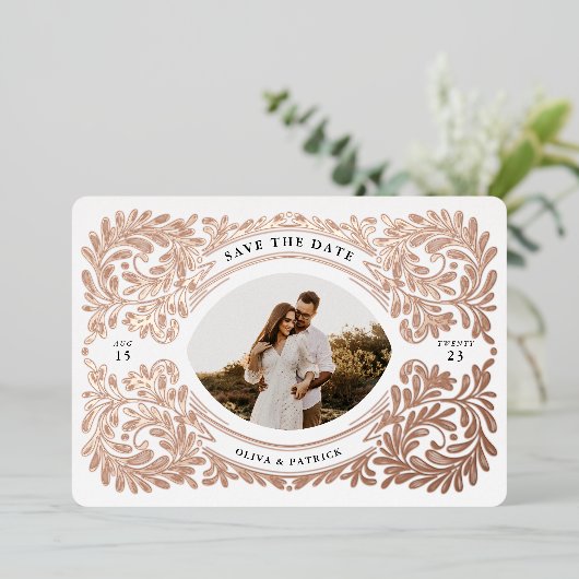 Regal verzierter Save the Date Foto Rahmen Folieneinladung (Stehend vorne)