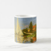 Regatta in Argenteuil von Claude Monet Kaffeetasse (Mittel)