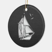 Regatta Sailboat auf Carbon Fibre Style Keramikornament (Links)