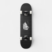 Regatta Sailboat auf Carbon Fibre Style Skateboard (Vorderseite)