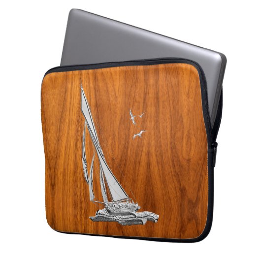 Regatta Sailboat auf Teak Veneer Style Laptopschutzhülle (Vorderseite Links)