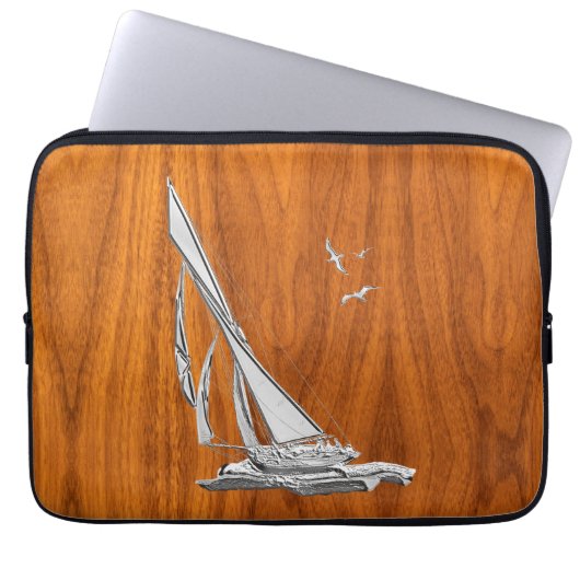 Regatta Sailboat auf Teak Veneer Style Laptopschutzhülle (Vorderseite)