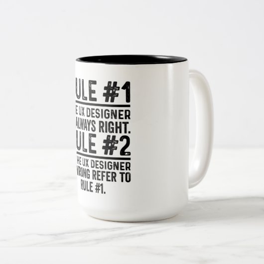 Regel #1: Der UX-Designer ist immer richtig lustig Zweifarbige Tasse (VorderseiteRechts)