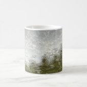 Regen auf Teich Kaffeetasse (Mittel)