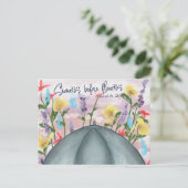 Regen vor Blumen Postkarte (Stehend Vorderseite)