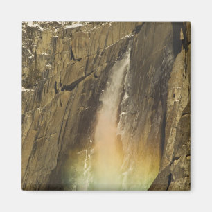 Regenbogen auf den oberen Yosemite-Wasserfällen in Magnet