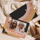 Regenbogen der 70er Jahre | Dunkle Trauzeugin-Kart Einladung