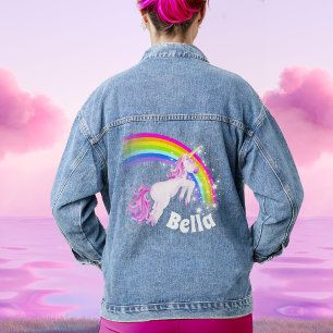 Regenbogen-Einhorn springende Mädchen Name  Jeansjacke
