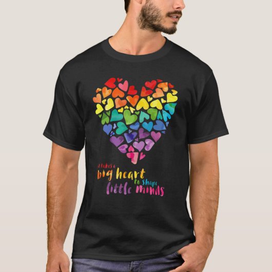 Regenbogen Es braucht ein großes Herz, um kleine G T-Shirt (Vorderseite)