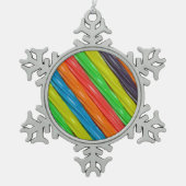 Regenbogen farbige Süßholzweihnachtsverzierung Schneeflocken Zinn-Ornament (Vorderseite)
