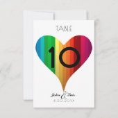 Regenbogen-Herz-Hochzeitstisch-Nummer Einladung (Vorderseite)