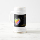 Regenbogen-Herz mit Sternchen auf schwarz Bierglas (Vorderseite Links)