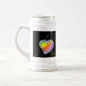 Regenbogen-Herz mit Sternchen auf schwarz Bierglas (Links)