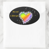 Regenbogen-Herz mit Sternchen auf schwarz Ovaler Aufkleber (Tasche)