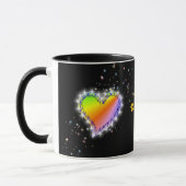 Regenbogen-Herz mit Sternchen auf schwarz Tasse (Links)