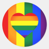 Regenbogen-Herz-und-Regenbogenflagge /LGBT-Gemeins Runder Aufkleber (Vorderseite)
