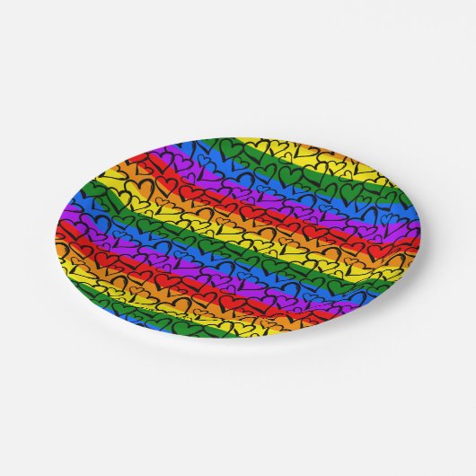 Regenbogen Herzmuster Pappteller (Schrägansicht)