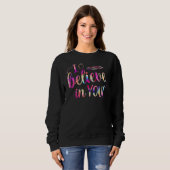 Regenbogen Ich glaube an Sie Lehrer Testing Day Sweatshirt (Vorne ganz)