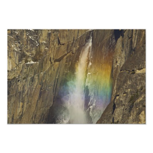 Regenbogen in den oberen Yosemite-Wasserfällen in  Fotodruck (Vorne)