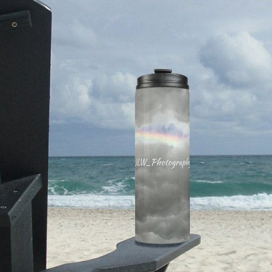 Regenbogen in Storm Clouds Sky Gray individuell an Thermosbecher