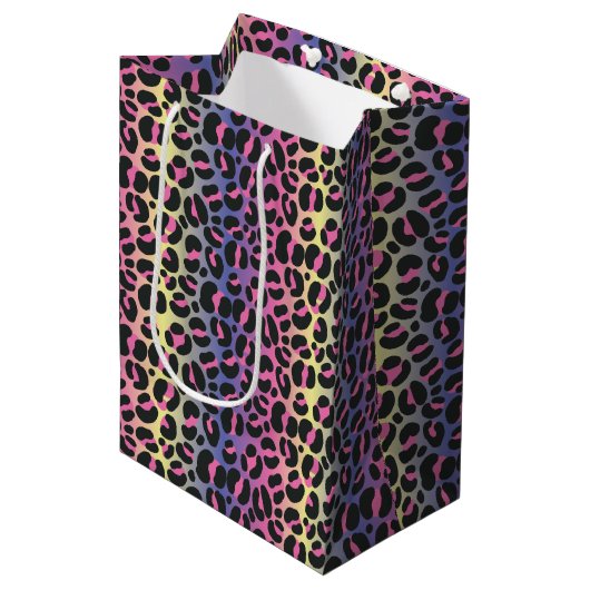 Regenbogen-Leopard Mittlere Geschenktüte (Vorderseite Schrägansicht)