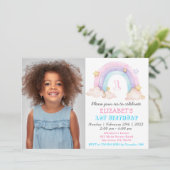 Regenbogen mit Ihrem Foto Geburtstag Einladung (Stehend Vorderseite)